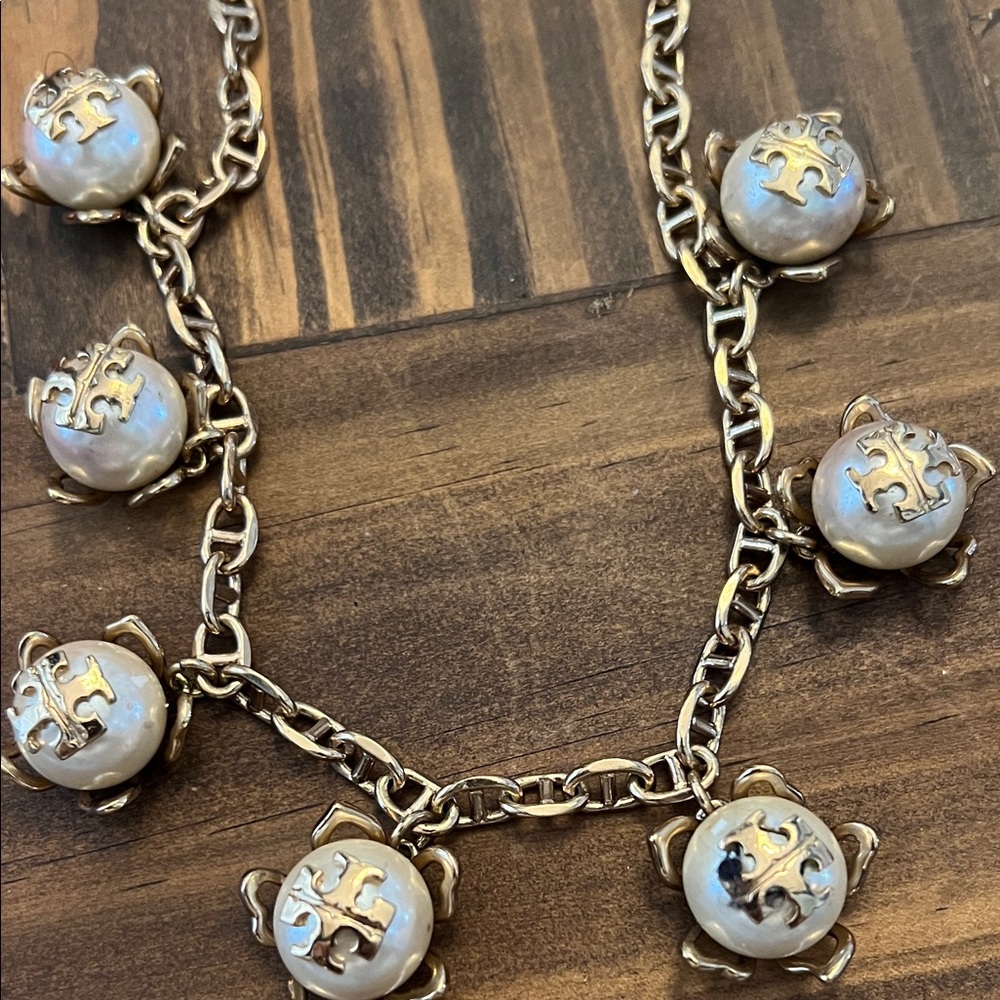 Tory BURCH -Roxanne Gold and Pearl Charm Link Necklace discontinued.